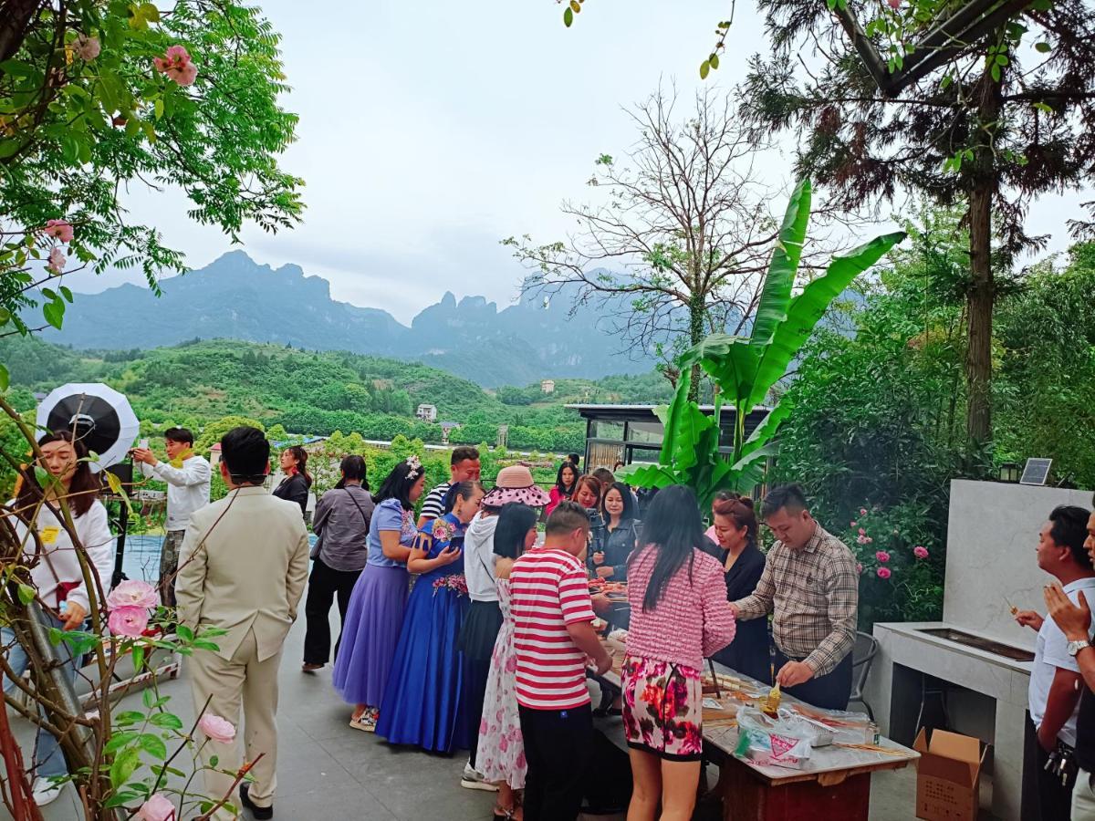 Tujia Folk Houses Жангжиаже Екстериор снимка