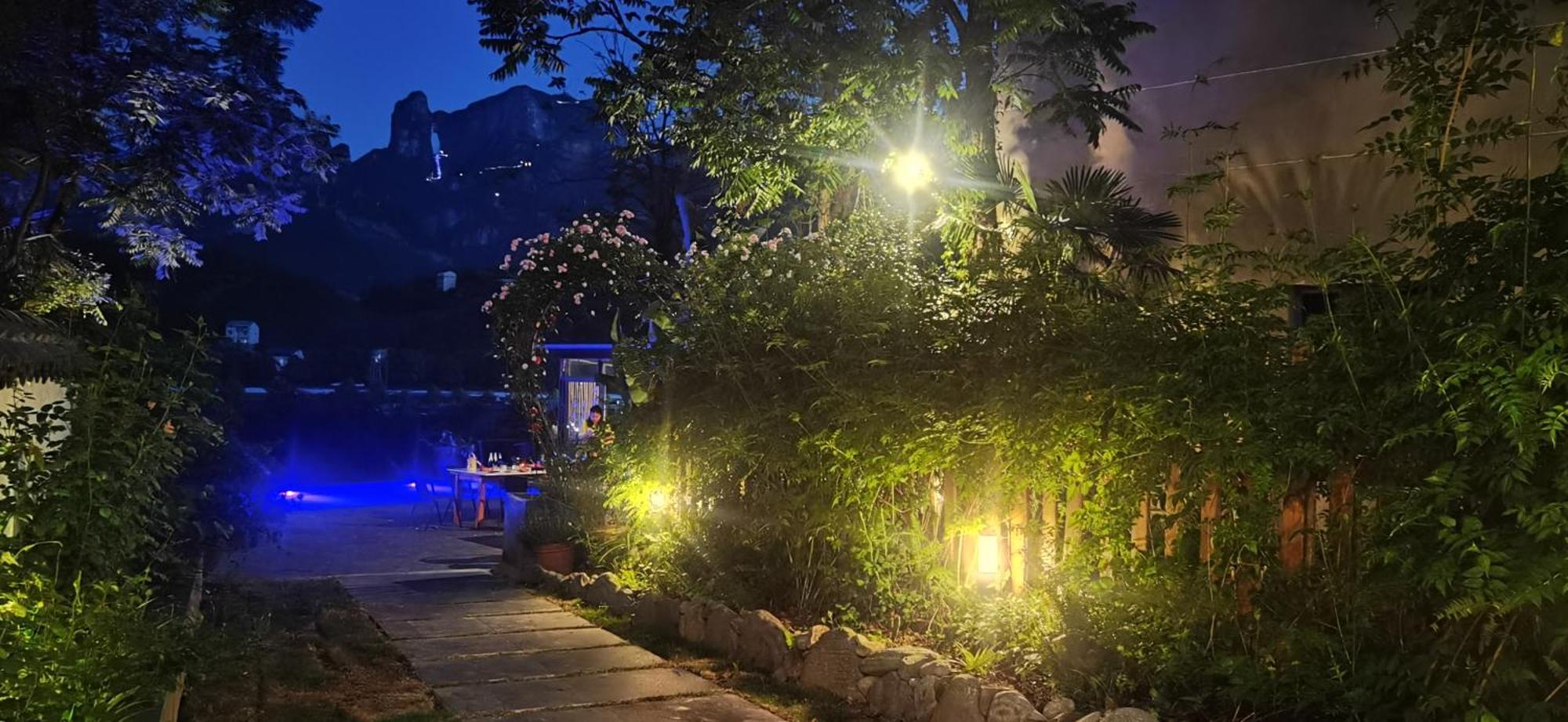Tujia Folk Houses Жангжиаже Екстериор снимка